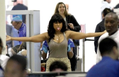 Jennifer Hudson thinks TSA thugs at LAX (Los Angeles International Airport) suck!!!